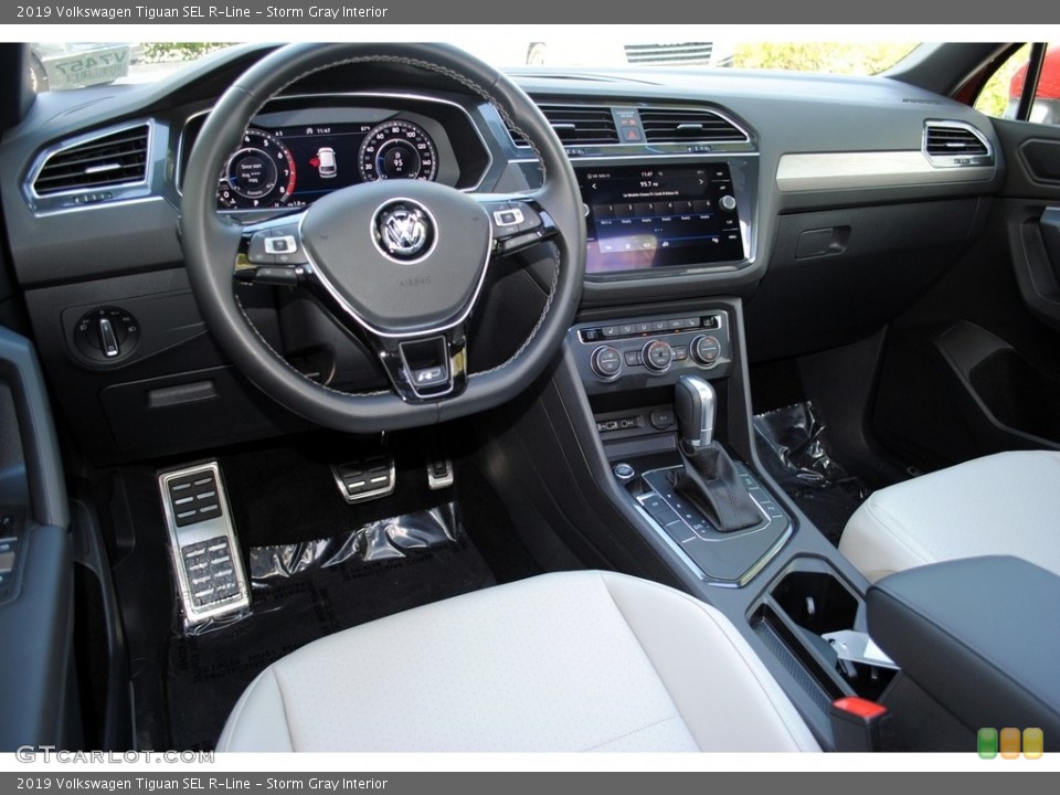 Storm Gray Interior Photo for the 2019 Volkswagen Tiguan SEL R-Line #133435723