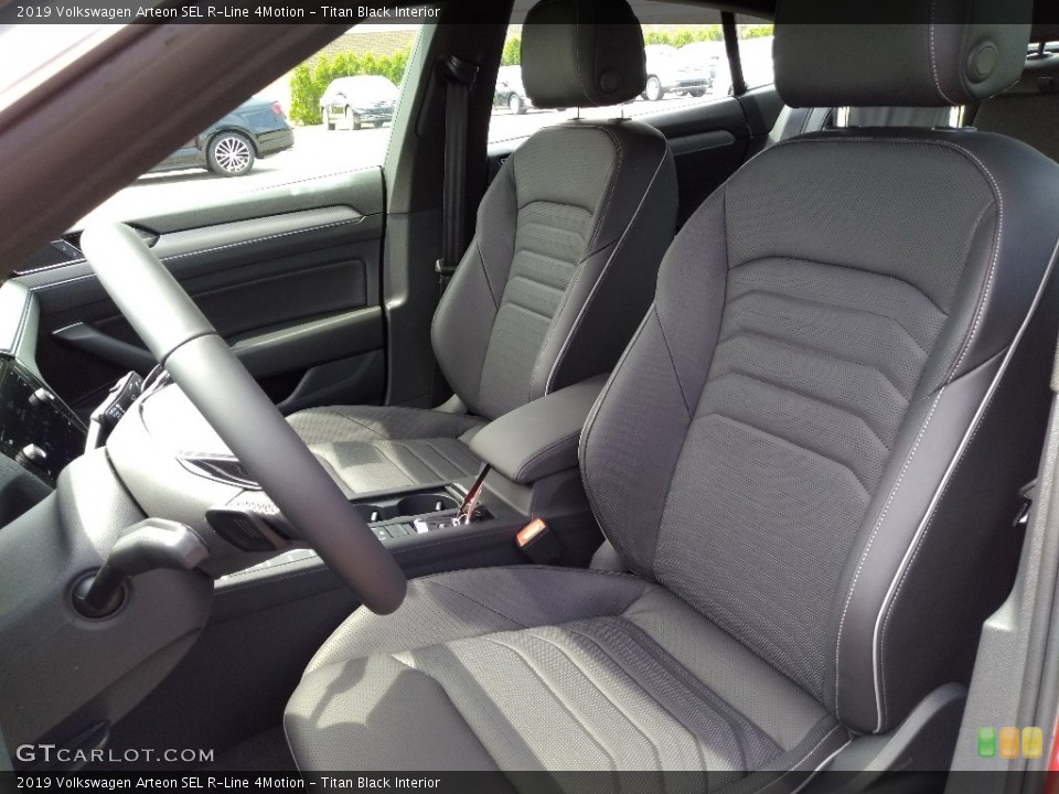 Titan Black Interior Photo for the 2019 Volkswagen Arteon SEL R-Line 4Motion #133477945