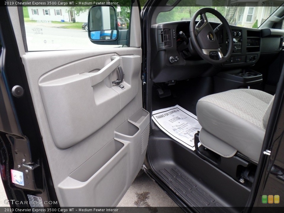 Medium Pewter Interior Photo for the 2019 Chevrolet Express 3500 Cargo WT #133487135