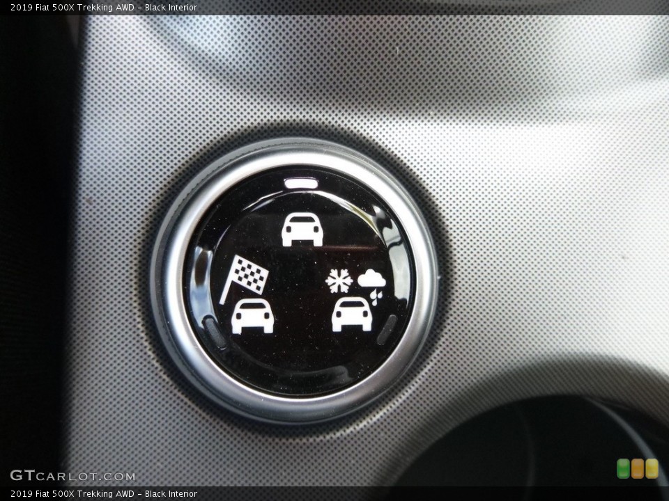 Black Interior Controls for the 2019 Fiat 500X Trekking AWD #133499150