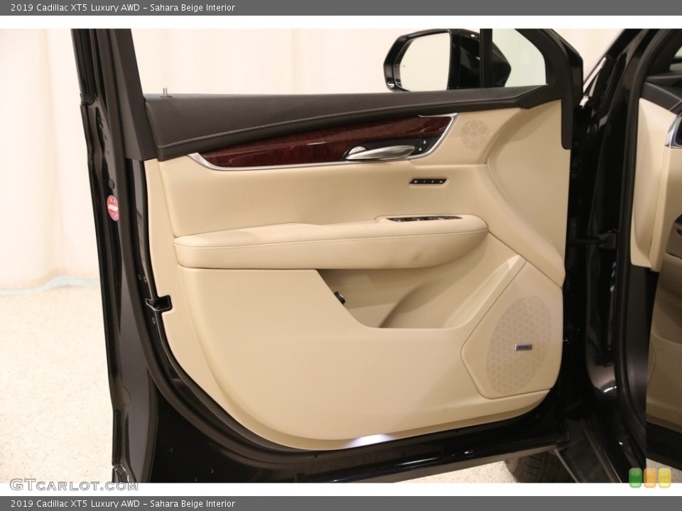 Sahara Beige Interior Door Panel for the 2019 Cadillac XT5 Luxury AWD #133499243