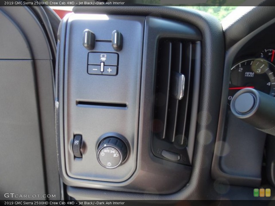 Jet Black/­Dark Ash Interior Controls for the 2019 GMC Sierra 2500HD Crew Cab 4WD #133525638