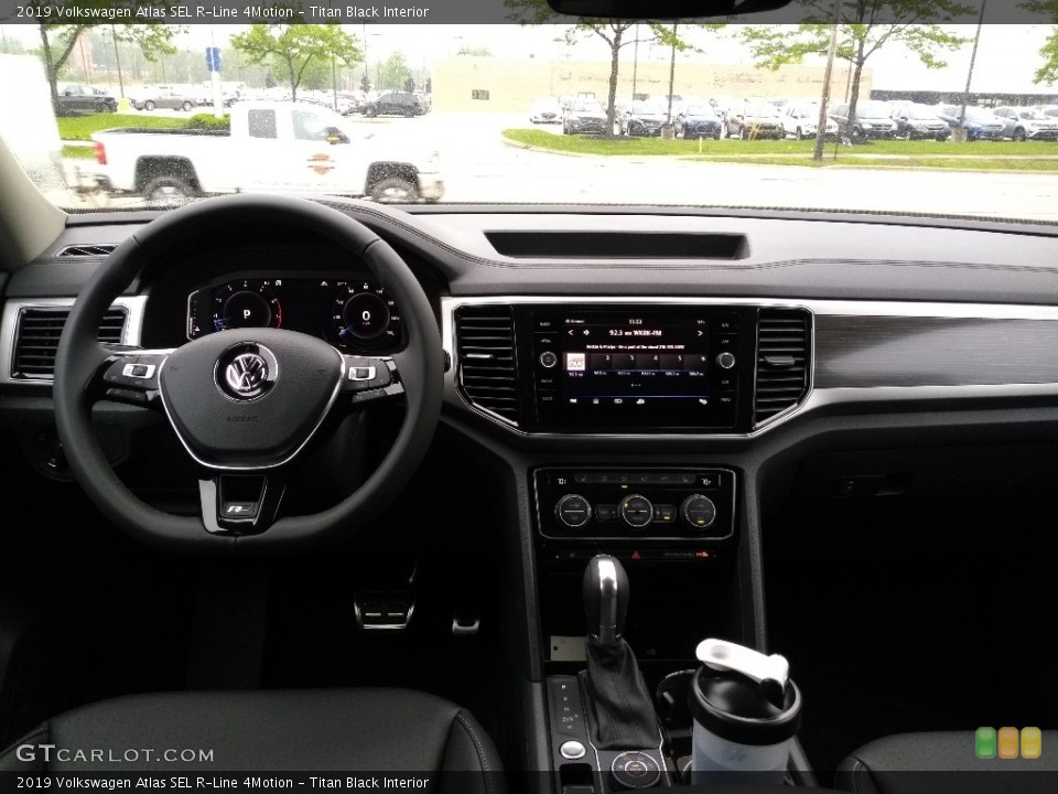 Titan Black Interior Dashboard for the 2019 Volkswagen Atlas SEL R-Line 4Motion #133579609