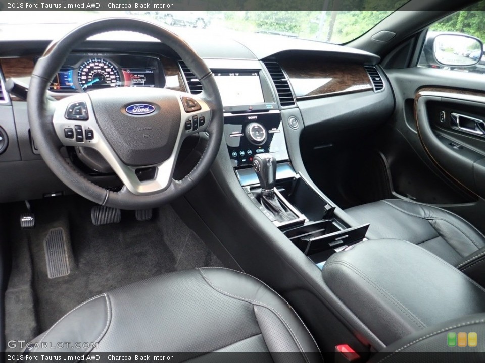 Charcoal Black Interior Photo for the 2018 Ford Taurus Limited AWD #133606841