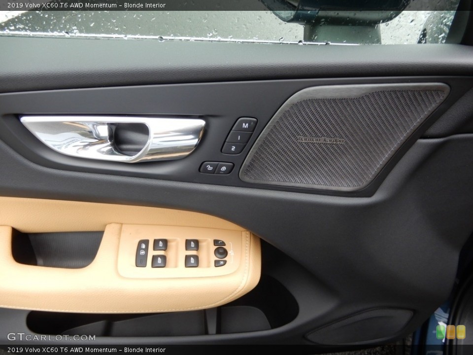 Blonde Interior Door Panel for the 2019 Volvo XC60 T6 AWD Momentum #133695150