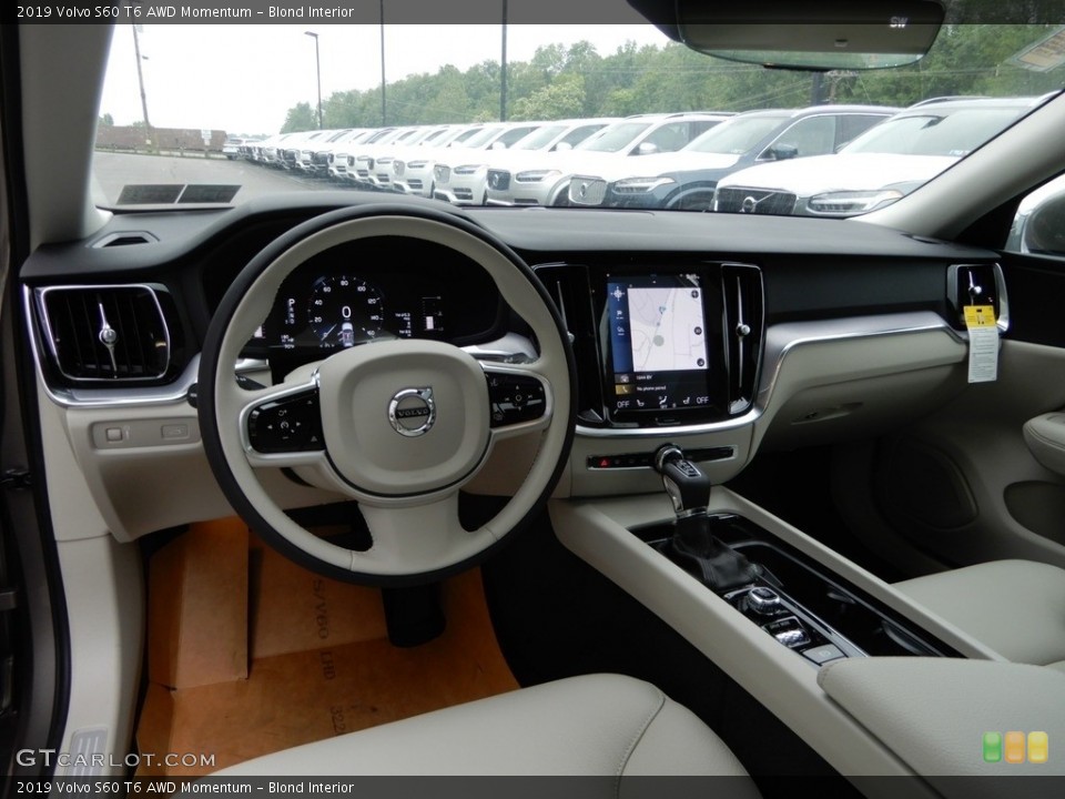 Blond Interior Photo for the 2019 Volvo S60 T6 AWD Momentum #133714071