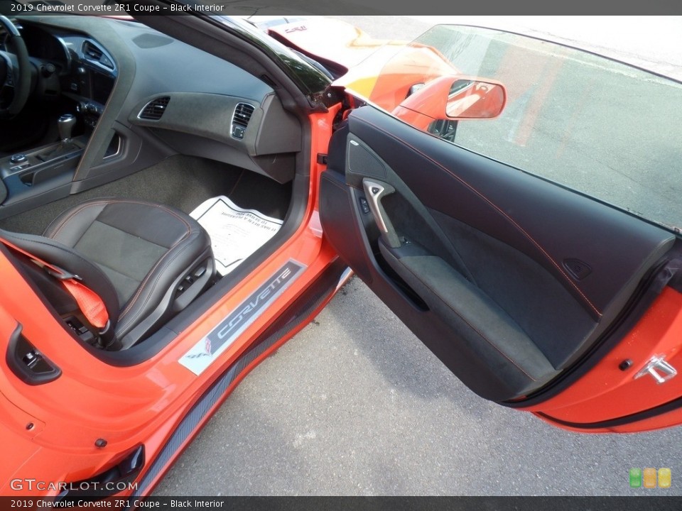 Black Interior Front Seat for the 2019 Chevrolet Corvette ZR1 Coupe #133728458