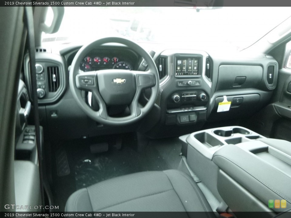Jet Black Interior Photo for the 2019 Chevrolet Silverado 1500 Custom Crew Cab 4WD #133776546