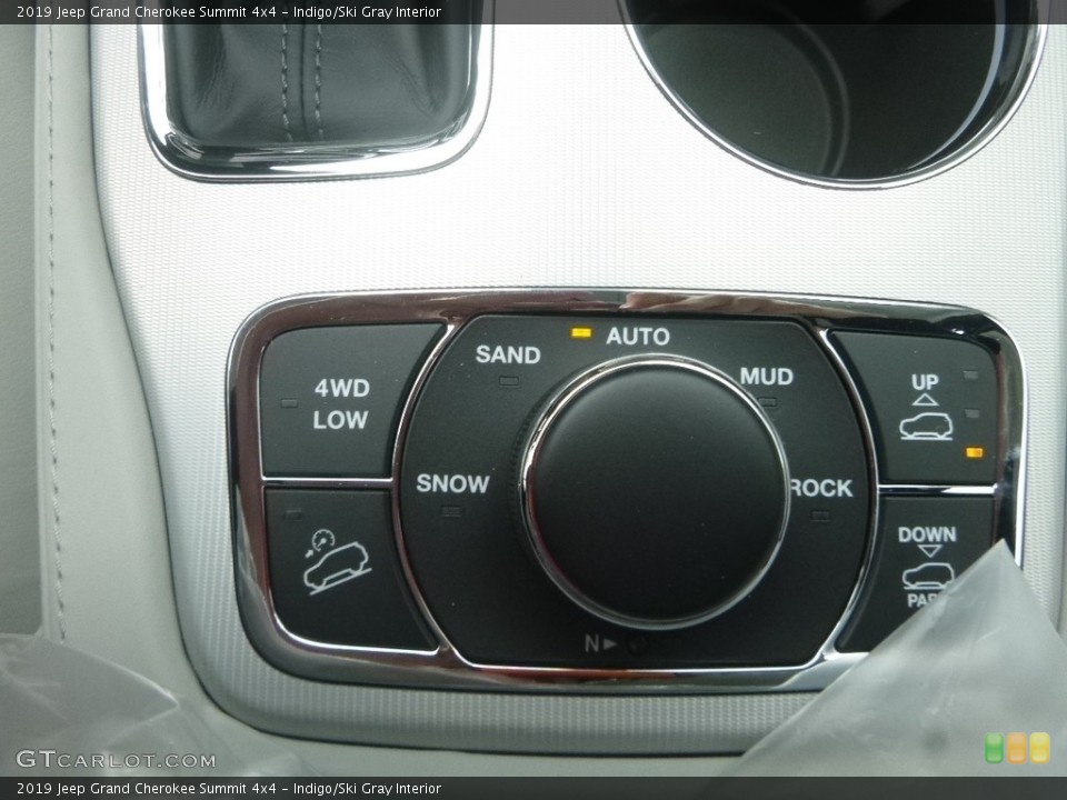 Indigo/Ski Gray Interior Controls for the 2019 Jeep Grand Cherokee Summit 4x4 #133829295