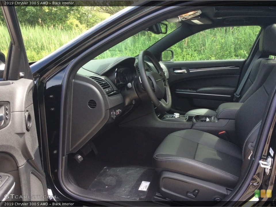 Black Interior Front Seat for the 2019 Chrysler 300 S AWD #133998858