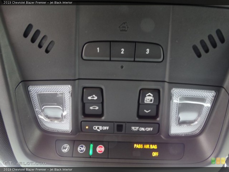 Jet Black Interior Controls for the 2019 Chevrolet Blazer Premier #134054231