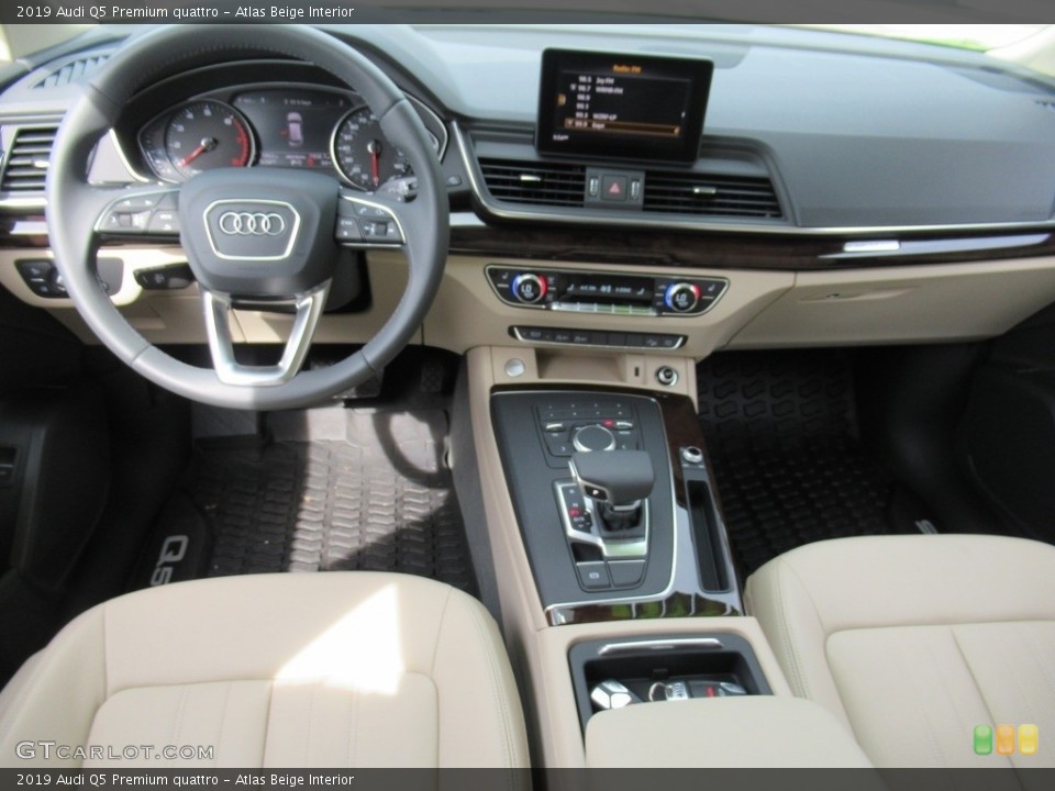 Atlas Beige Interior Dashboard for the 2019 Audi Q5 Premium quattro #134095180