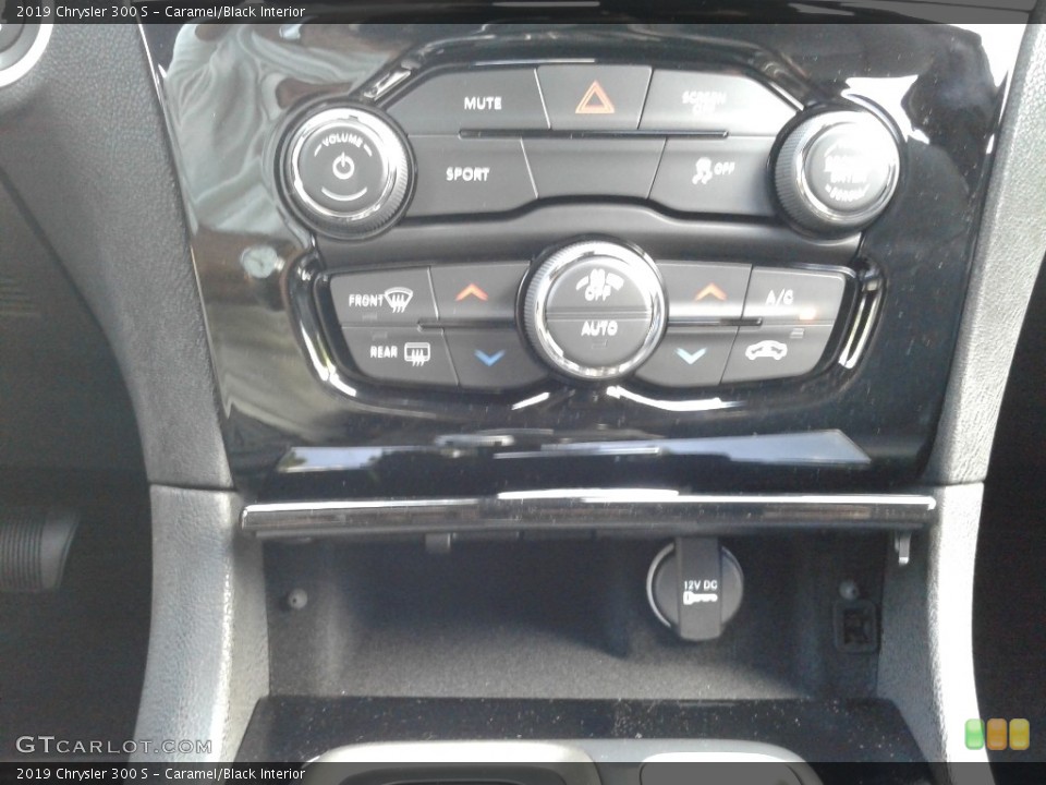 Caramel/Black Interior Controls for the 2019 Chrysler 300 S #134114731