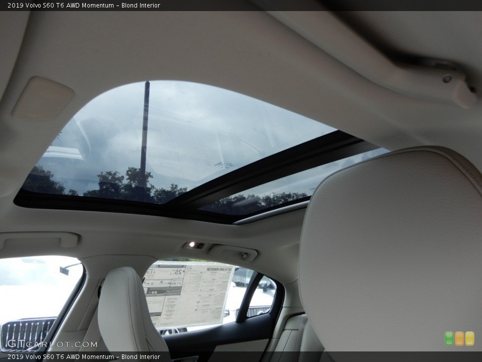 Blond Interior Sunroof for the 2019 Volvo S60 T6 AWD Momentum #134165292