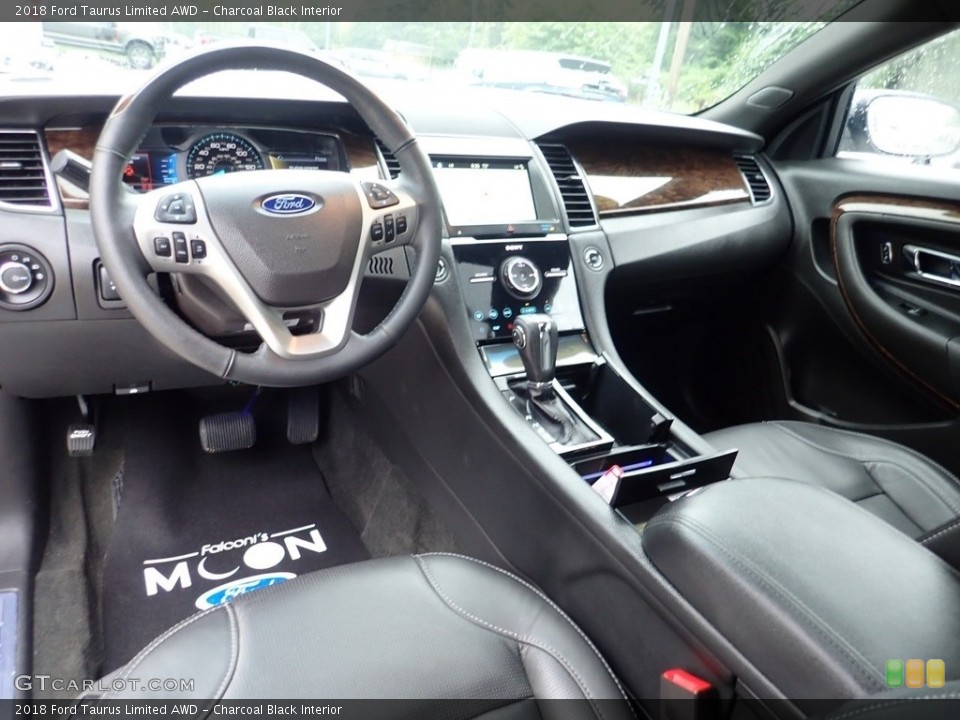 Charcoal Black Interior Photo for the 2018 Ford Taurus Limited AWD #134353908