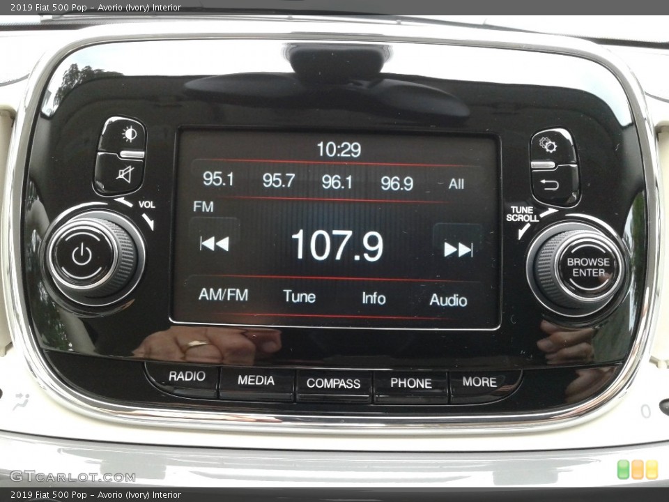 Avorio (Ivory) Interior Controls for the 2019 Fiat 500 Pop #134403382