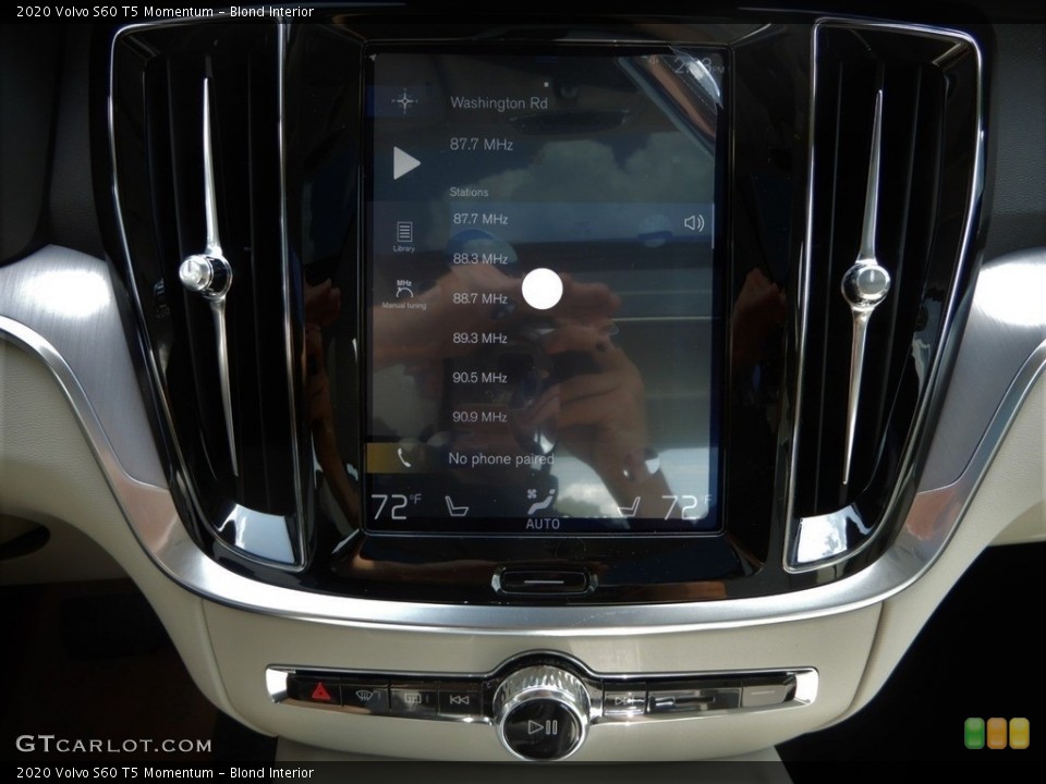 Blond Interior Controls for the 2020 Volvo S60 T5 Momentum #134430714