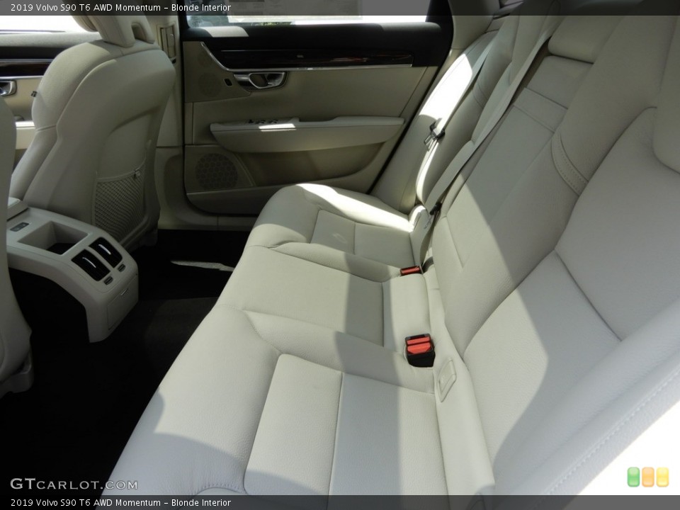 Blonde Interior Rear Seat for the 2019 Volvo S90 T6 AWD Momentum #134430969