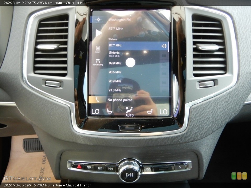 Charcoal Interior Controls for the 2020 Volvo XC90 T5 AWD Momentum #134531005