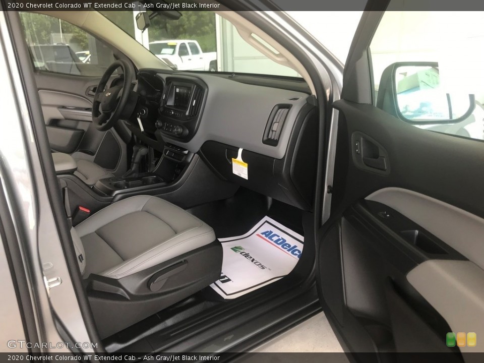 Ash Gray/Jet Black Interior Photo for the 2020 Chevrolet Colorado WT Extended Cab #134667461