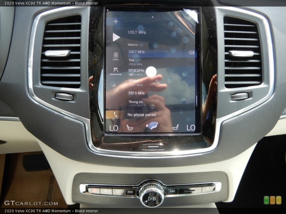 Blond Interior Controls for the 2020 Volvo XC90 T6 AWD Momentum #134727306