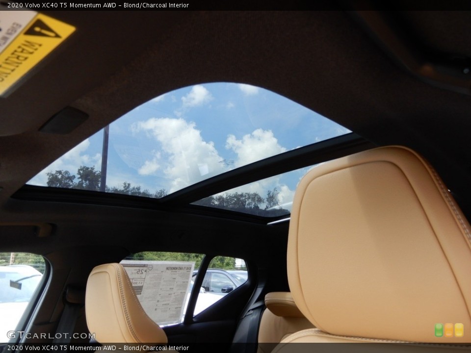 Blond/Charcoal Interior Sunroof for the 2020 Volvo XC40 T5 Momentum AWD #134729754