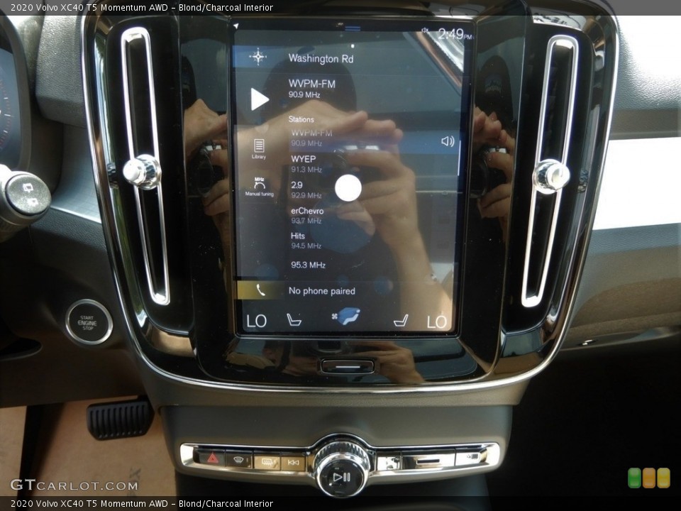 Blond/Charcoal Interior Controls for the 2020 Volvo XC40 T5 Momentum AWD #134729832