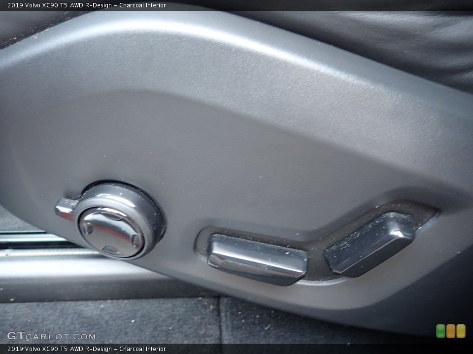 Charcoal Interior Controls for the 2019 Volvo XC90 T5 AWD R-Design #134775876