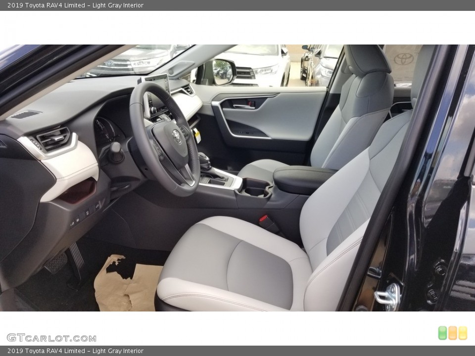 Light Gray Interior Photo for the 2019 Toyota RAV4 Limited #134828315