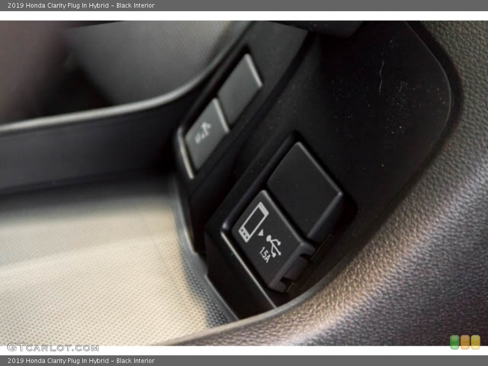 Black Interior Controls for the 2019 Honda Clarity Plug In Hybrid #134836346