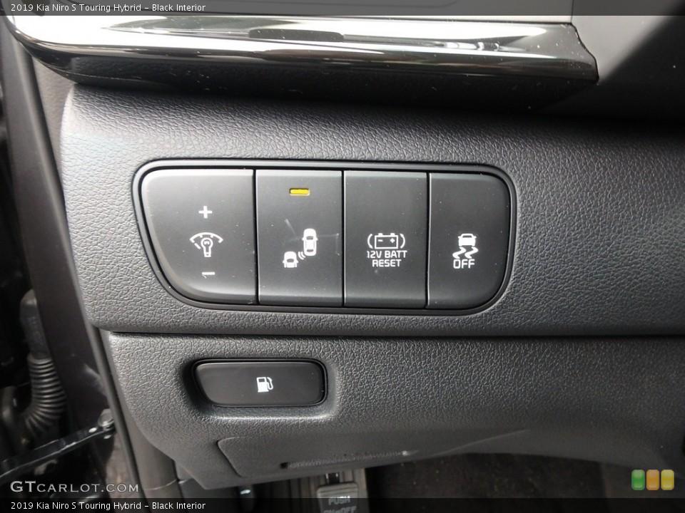 Black Interior Controls for the 2019 Kia Niro S Touring Hybrid #134882621