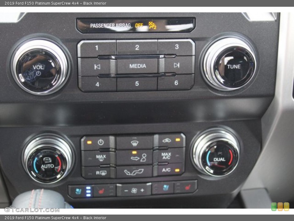 Black Interior Controls for the 2019 Ford F150 Platinum SuperCrew 4x4 #135121407