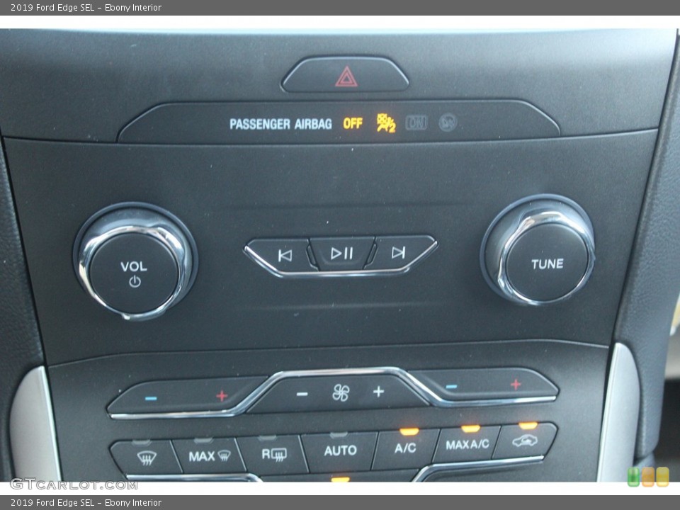 Ebony Interior Controls for the 2019 Ford Edge SEL #135160261