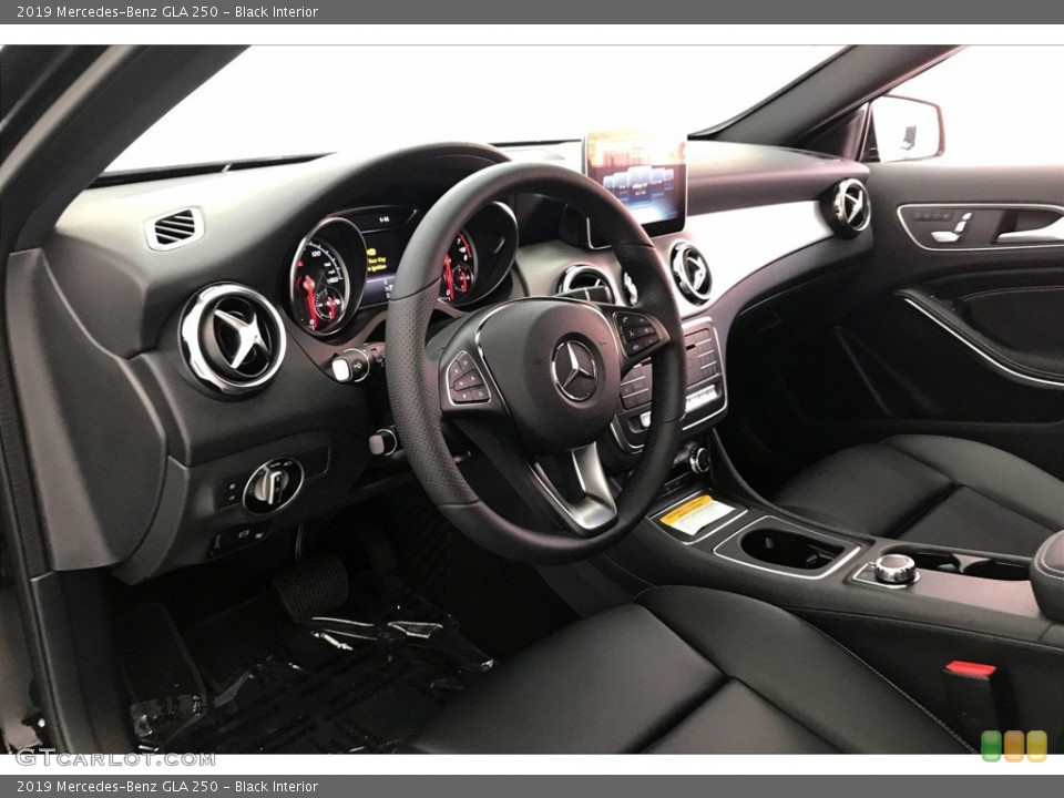 Black Interior Photo for the 2019 Mercedes-Benz GLA 250 #135265006