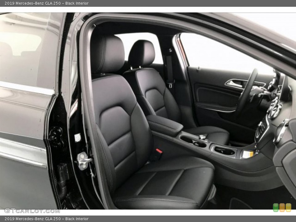 Black Interior Photo for the 2019 Mercedes-Benz GLA 250 #135265506