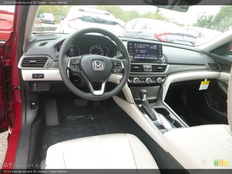 Ivory Interior Photo for the 2019 Honda Accord EX Sedan #135316687