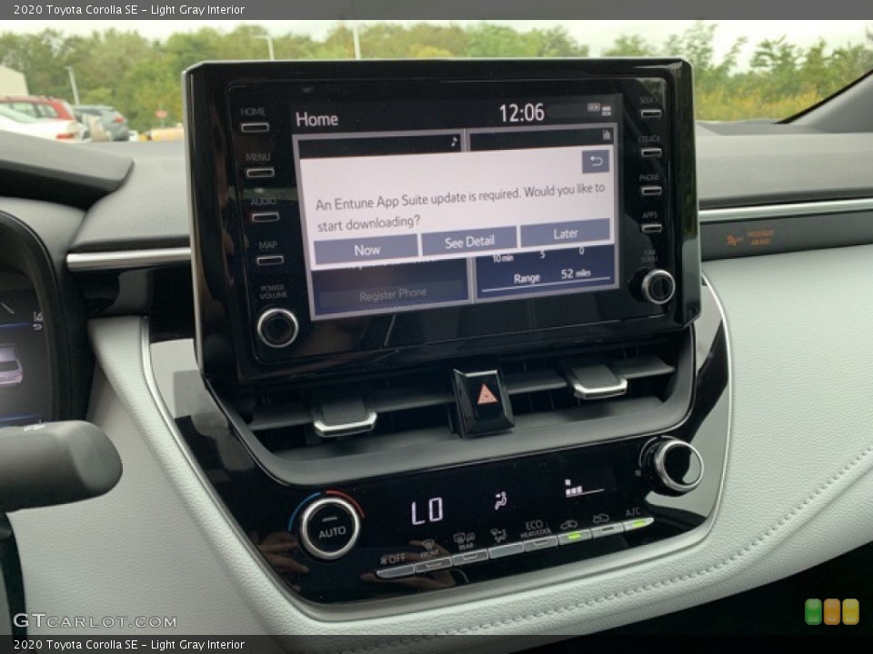 Light Gray Interior Controls for the 2020 Toyota Corolla SE #135319804