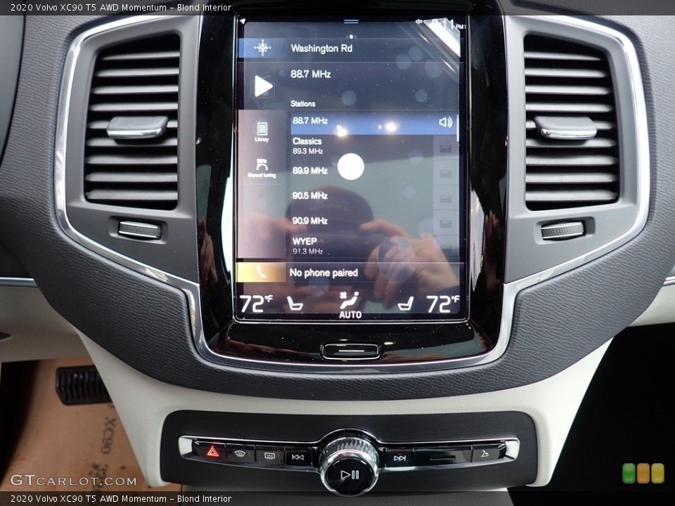 Blond Interior Controls for the 2020 Volvo XC90 T5 AWD Momentum #135660219