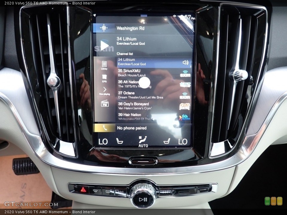 Blond Interior Controls for the 2020 Volvo S60 T6 AWD Momentum #135661422