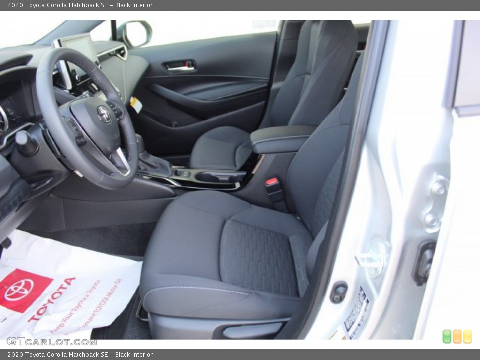 Black Interior Photo for the 2020 Toyota Corolla Hatchback SE #135926616