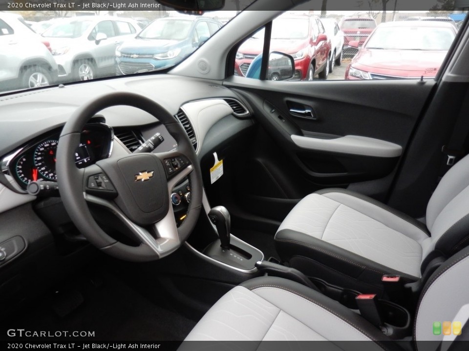 Jet Black/­Light Ash 2020 Chevrolet Trax Interiors