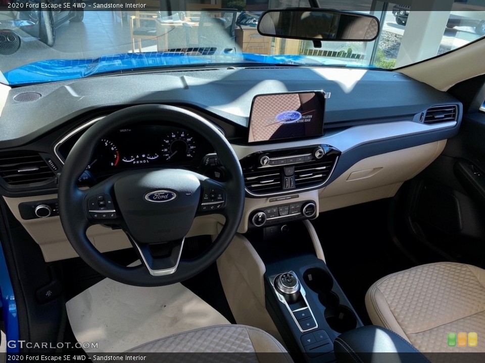 Sandstone Interior Dashboard for the 2020 Ford Escape SE 4WD #136011985