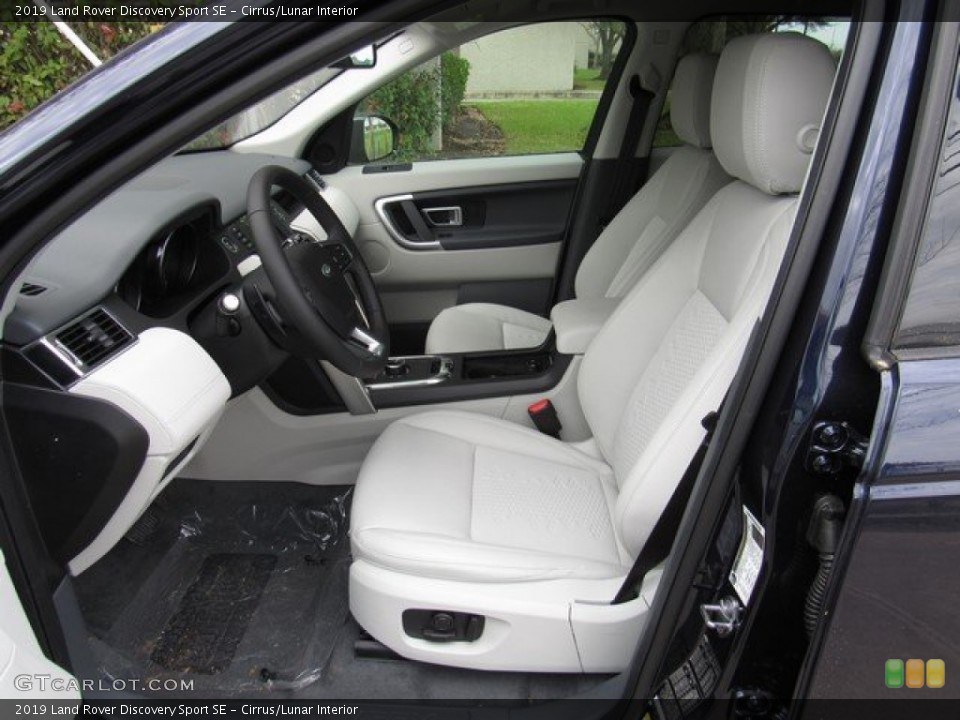 Cirrus/Lunar Interior Photo for the 2019 Land Rover Discovery Sport SE #136025566