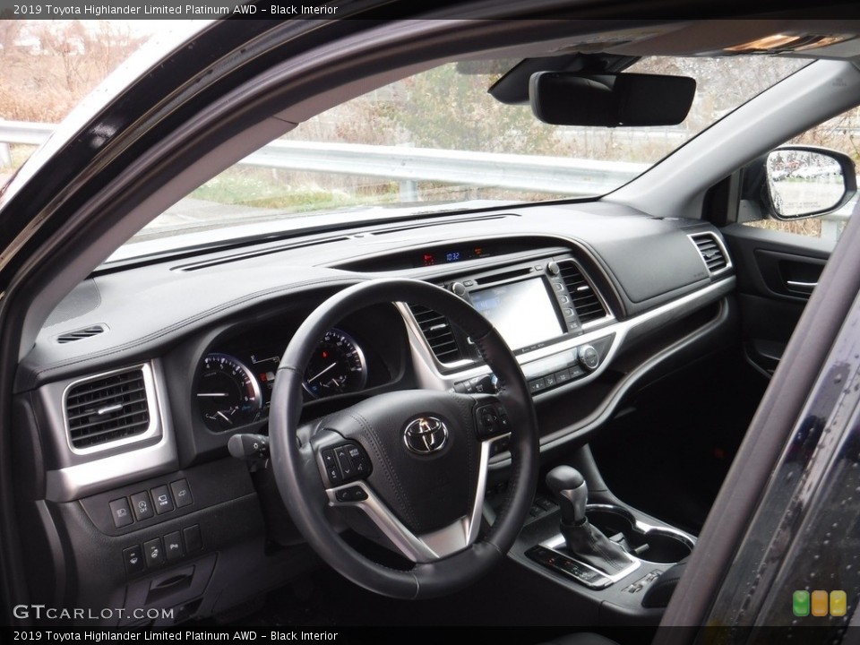 Black Interior Dashboard for the 2019 Toyota Highlander Limited Platinum AWD #136081368