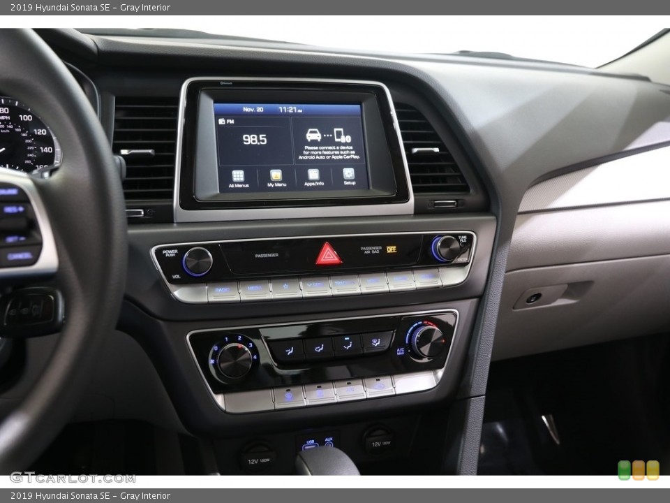 Gray Interior Controls for the 2019 Hyundai Sonata SE #136145616