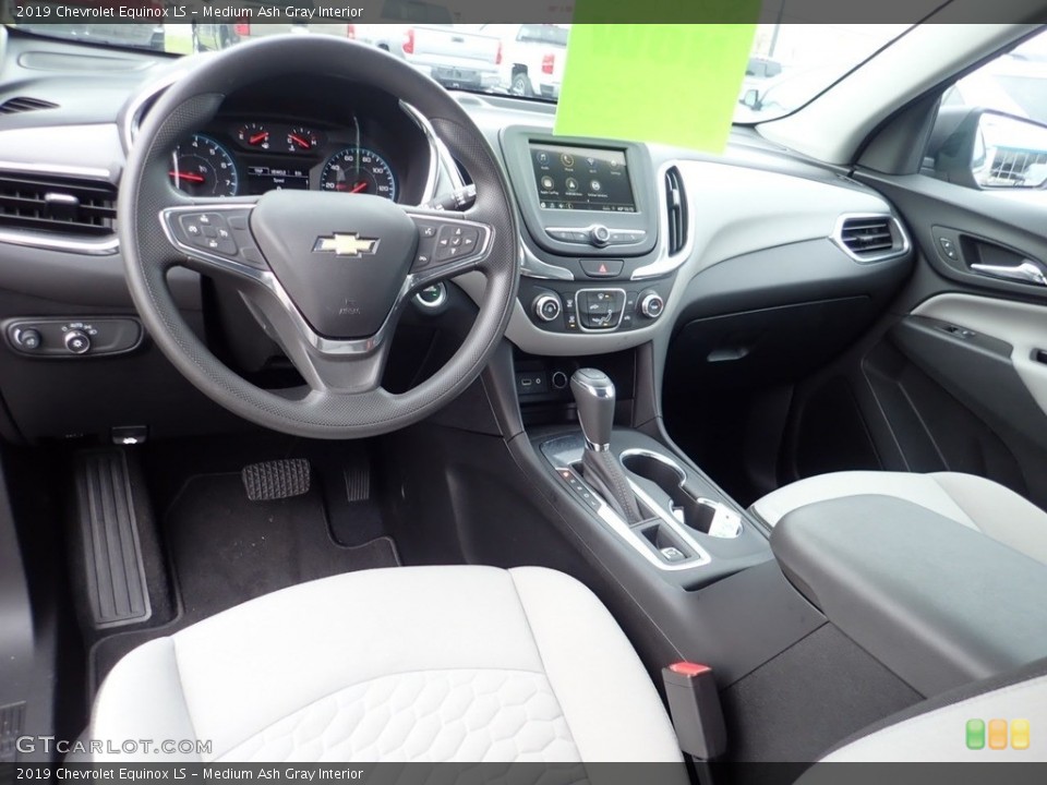 Medium Ash Gray Interior Photo for the 2019 Chevrolet Equinox LS #136167659