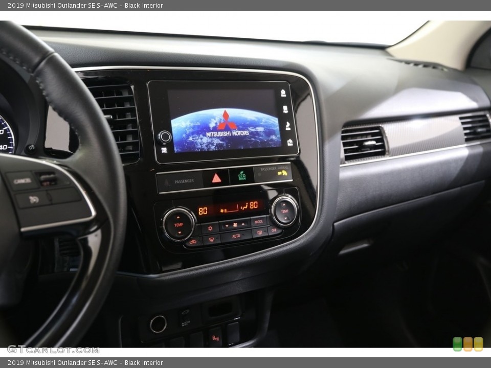 Black Interior Controls for the 2019 Mitsubishi Outlander SE S-AWC #136172183
