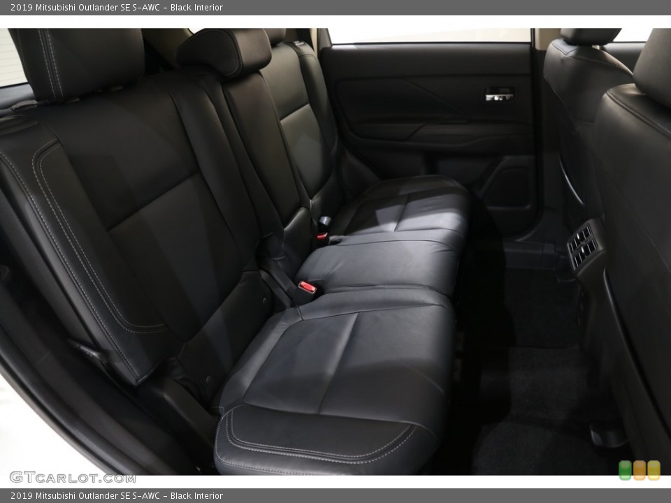 Black Interior Rear Seat for the 2019 Mitsubishi Outlander SE S-AWC #136172330