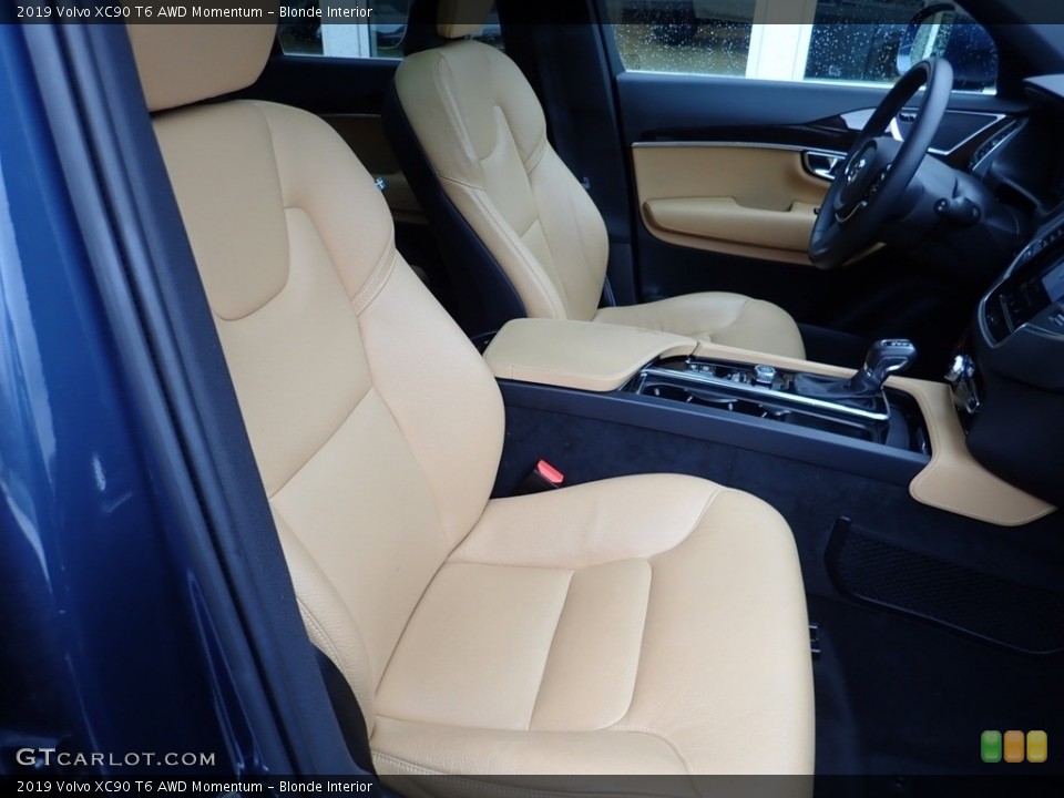 Blonde Interior Front Seat for the 2019 Volvo XC90 T6 AWD Momentum #136176130