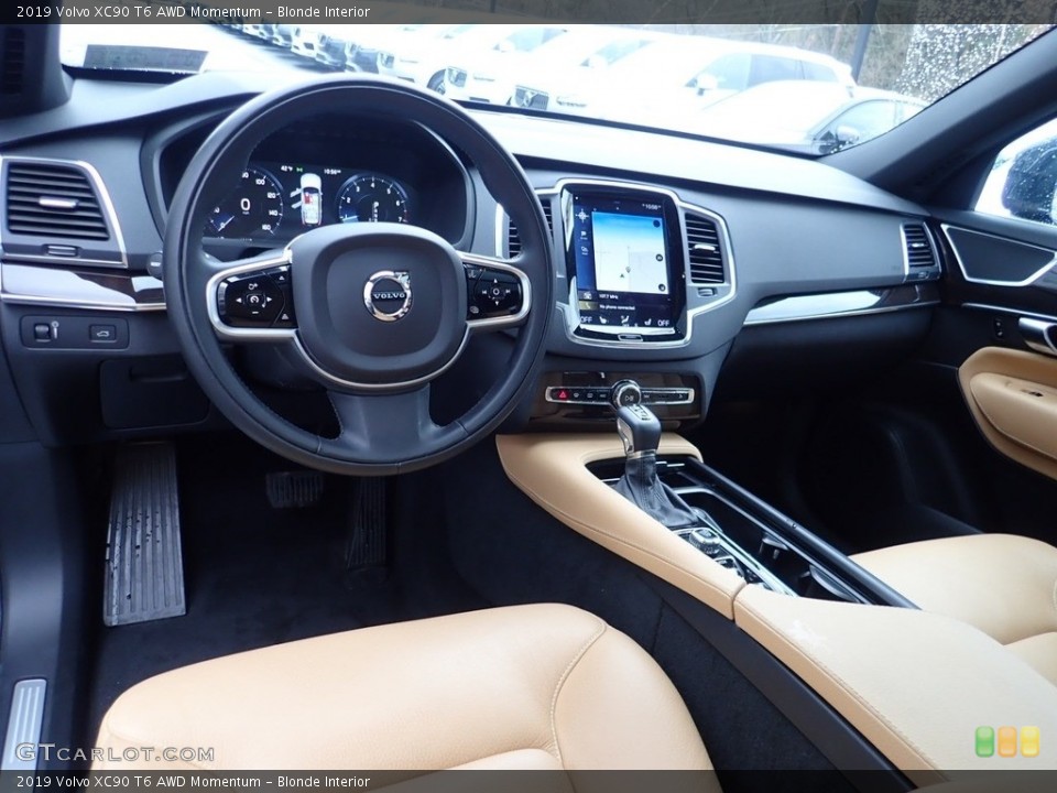 Blonde Interior Photo for the 2019 Volvo XC90 T6 AWD Momentum #136176292